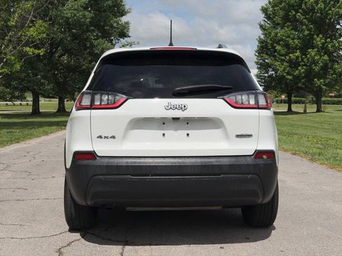 Used 2019 Jeep Cherokee Latitude Plus w/ Cold Weather Group AWD/4WD image 4