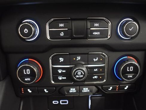 Used 2023 Chevrolet Suburban RST w/ Luxury Package AWD/4WD image 28
