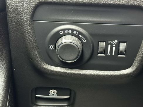 Used 2023 Jeep Grand Cherokee L Laredo RWD image 30