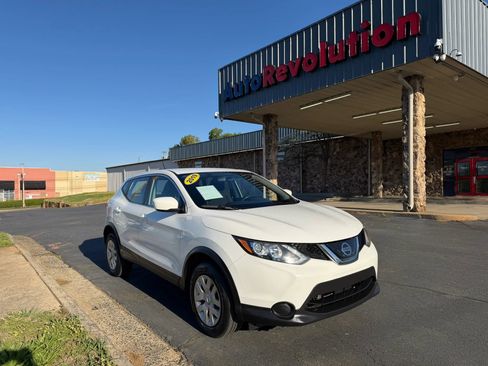 Used 2019 Nissan Rogue Sport S image 1