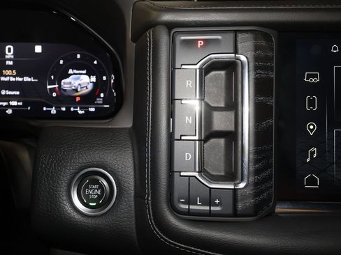 Certified 2023 GMC Yukon XL Denali w/ Advanced Technology Package AWD/4WD image 17