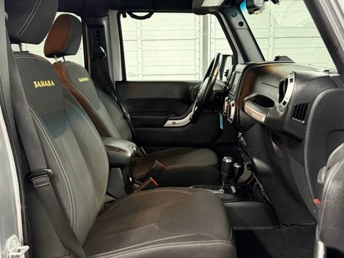 Used 2016 Jeep Wrangler Unlimited Sahara AWD/4WD image 16