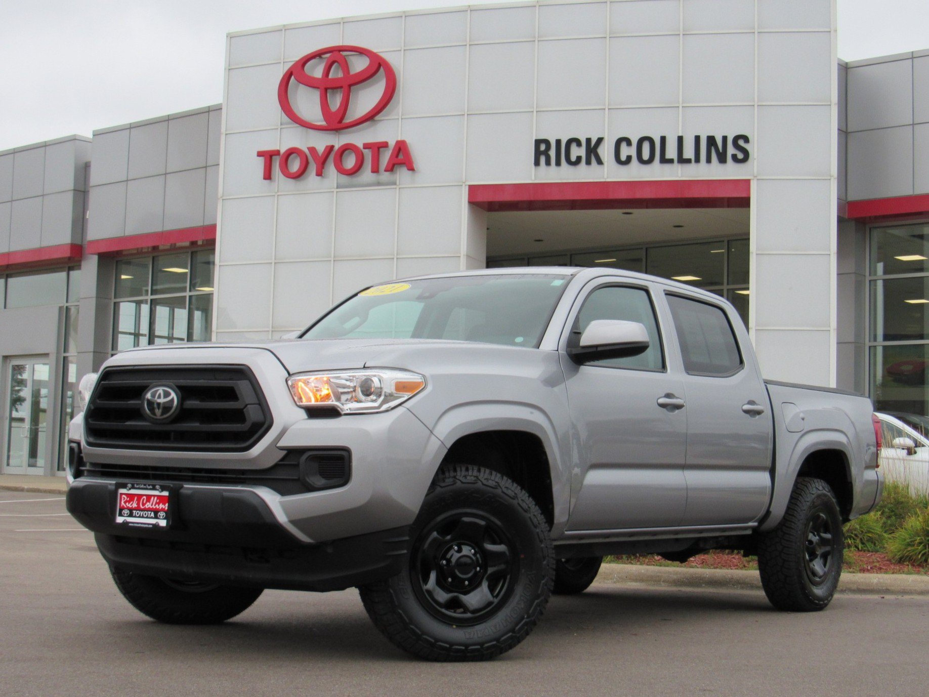 Used 2021 Toyota Tacoma SR AWD/4WD image 1