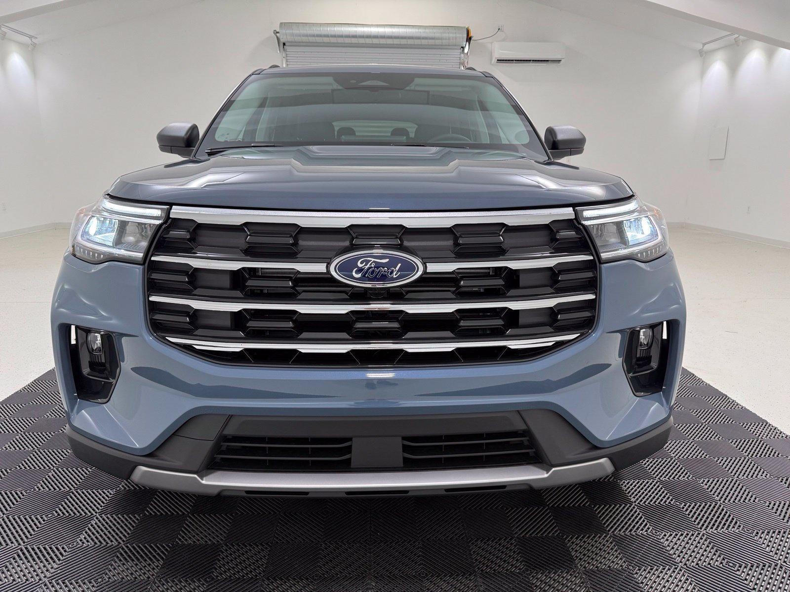 New 2026 Ford Explorer Active w/ Active Comfort Package AWD/4WD image 2