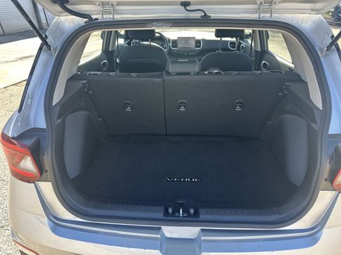 Used 2023 Hyundai Venue SEL image 18