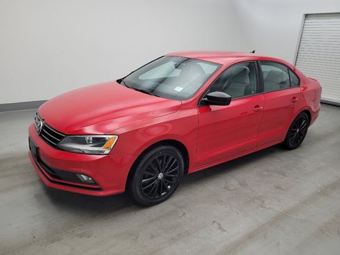 Used 2016 Volkswagen Jetta Sport FWD image 2
