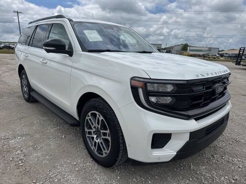 Used 2025 Ford Expedition Active AWD/4WD image 8