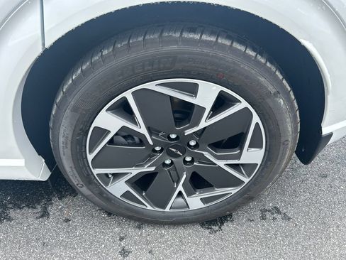 New 2026 Genesis GV60 RWD image 20