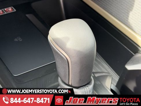 Used 2025 Toyota Camry SE image 21