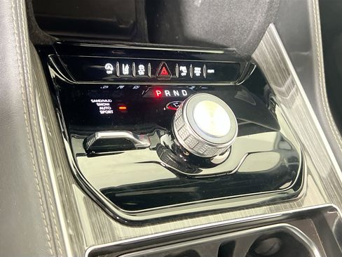 Used 2022 Jeep Wagoneer Series II AWD/4WD image 17