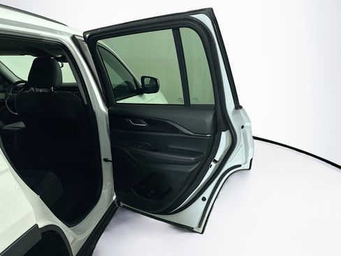 Used 2023 Jeep Grand Cherokee Laredo w/ Luxury Tech Group I image 30