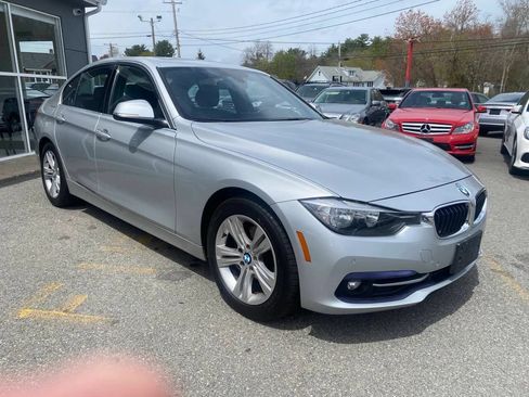 Used 2017 BMW 330i xDrive Sedan AWD/4WD image 3