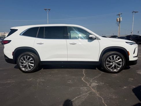 Used 2025 Buick Enclave Preferred w/ Power Package FWD image 7