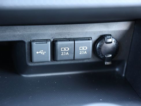 Used 2020 Toyota Highlander XLE AWD/4WD image 33