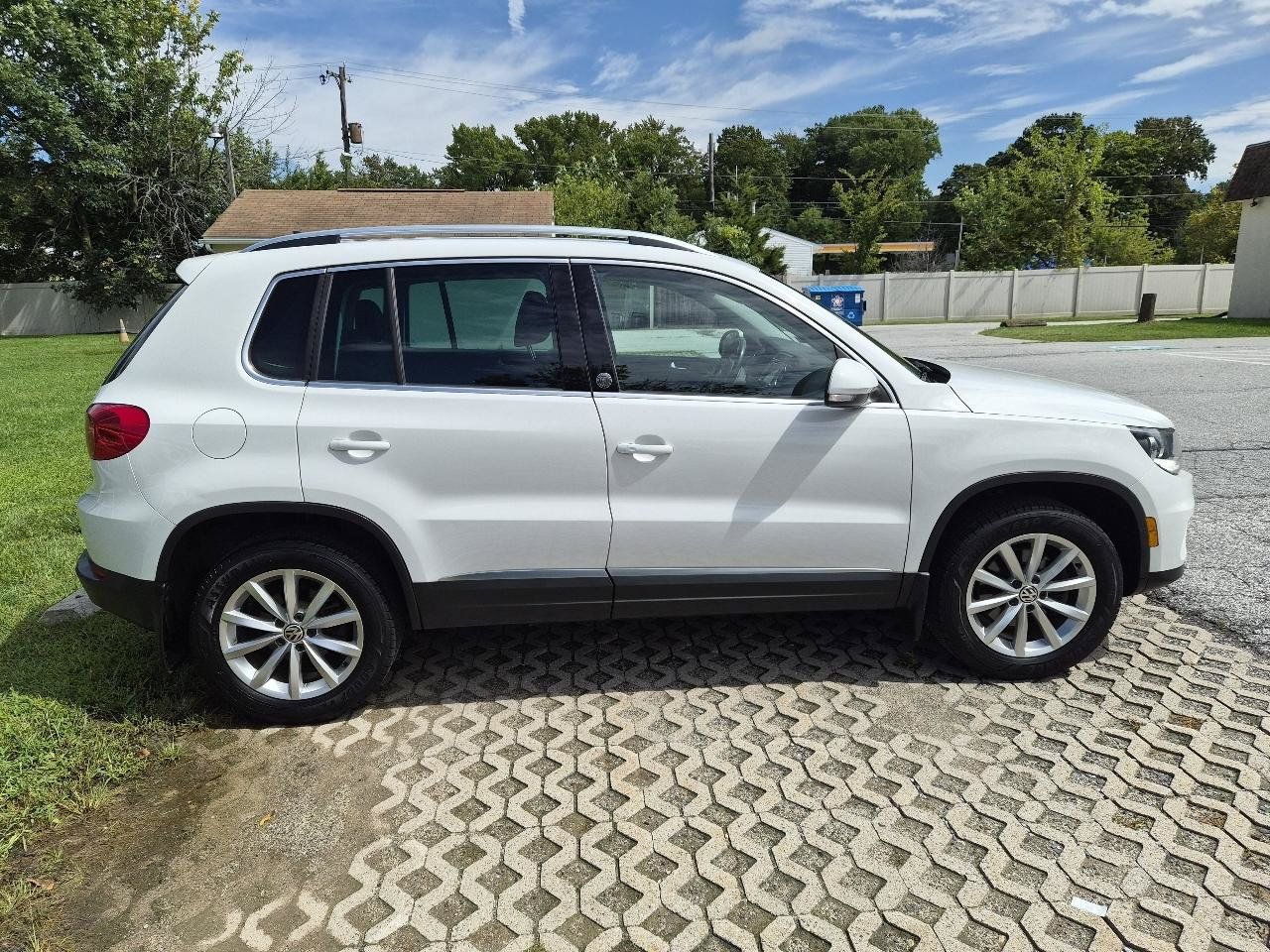 Used 2017 Volkswagen Tiguan Wolfsburg Edition AWD/4WD image 8