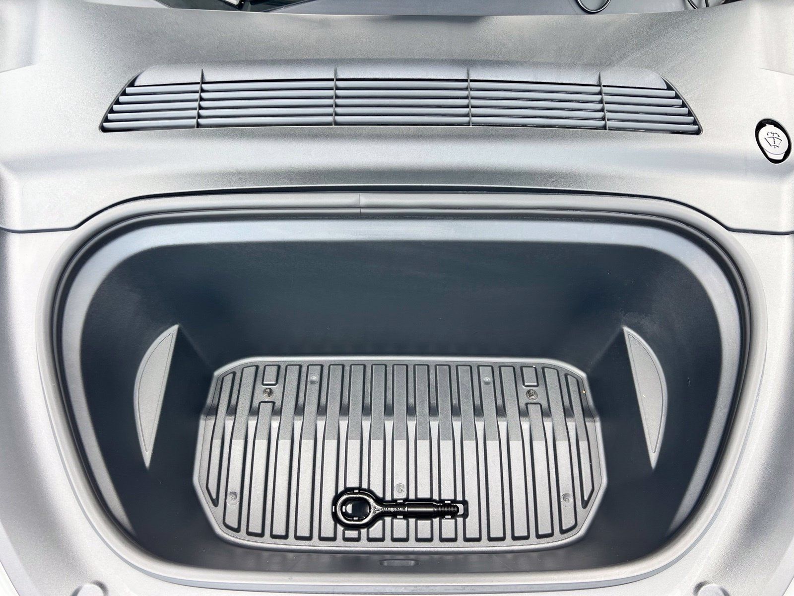 Used 2025 Tesla Model Y Long Range RWD image 19