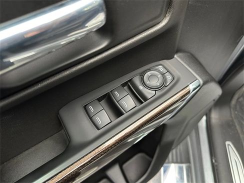 Used 2022 Chevrolet Silverado 1500 RST image 19