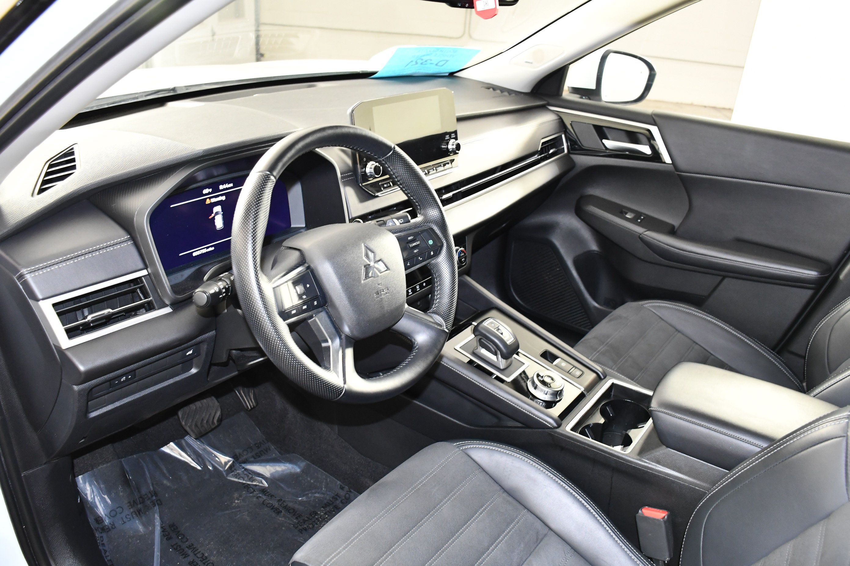Used 2024 Mitsubishi Outlander SE AWD/4WD image 2