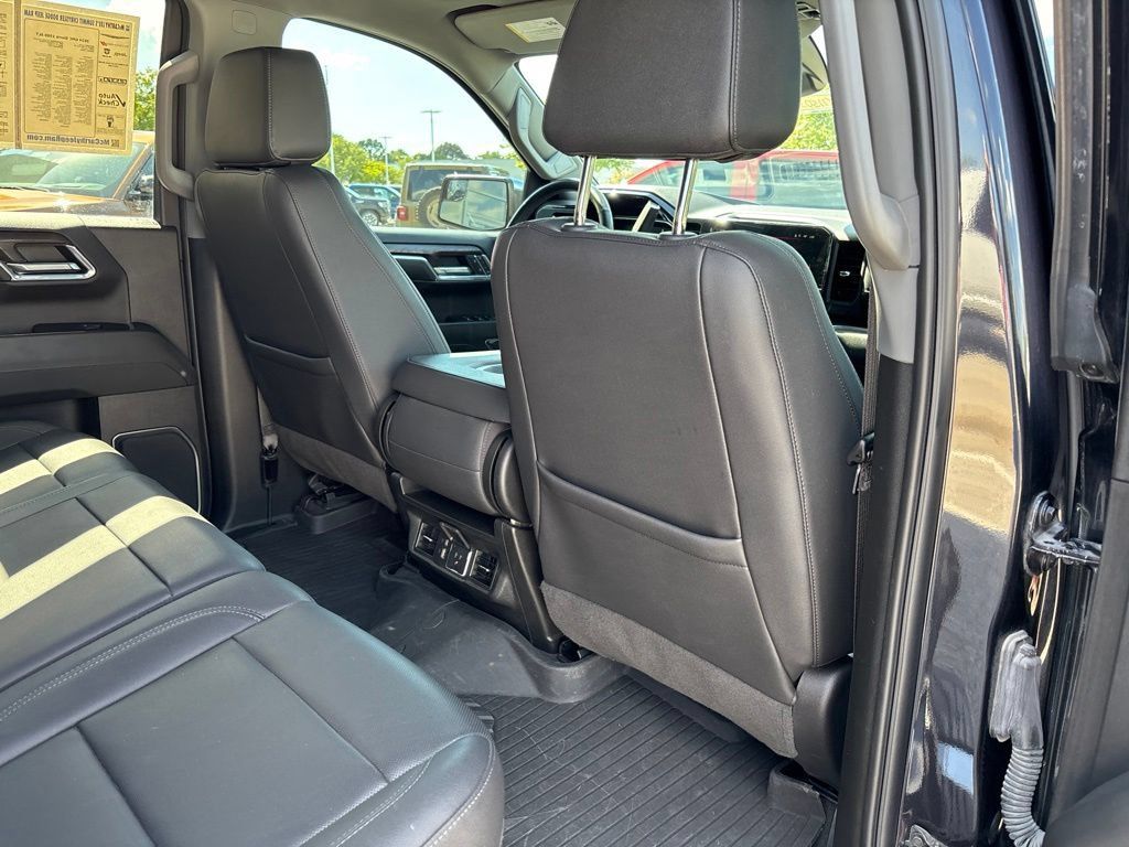 Used 2024 GMC Sierra 1500 SLT w/ X31 Off-Road Package AWD/4WD image 18