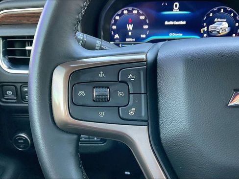 Used 2024 Chevrolet Suburban High Country RWD image 10