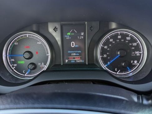 Certified 2022 Toyota Venza LE image 21