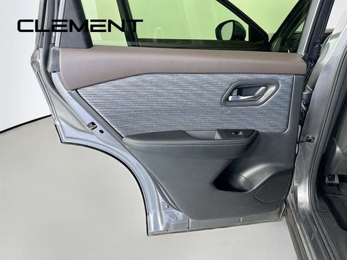 Used 2023 Nissan Rogue SV FWD image 29