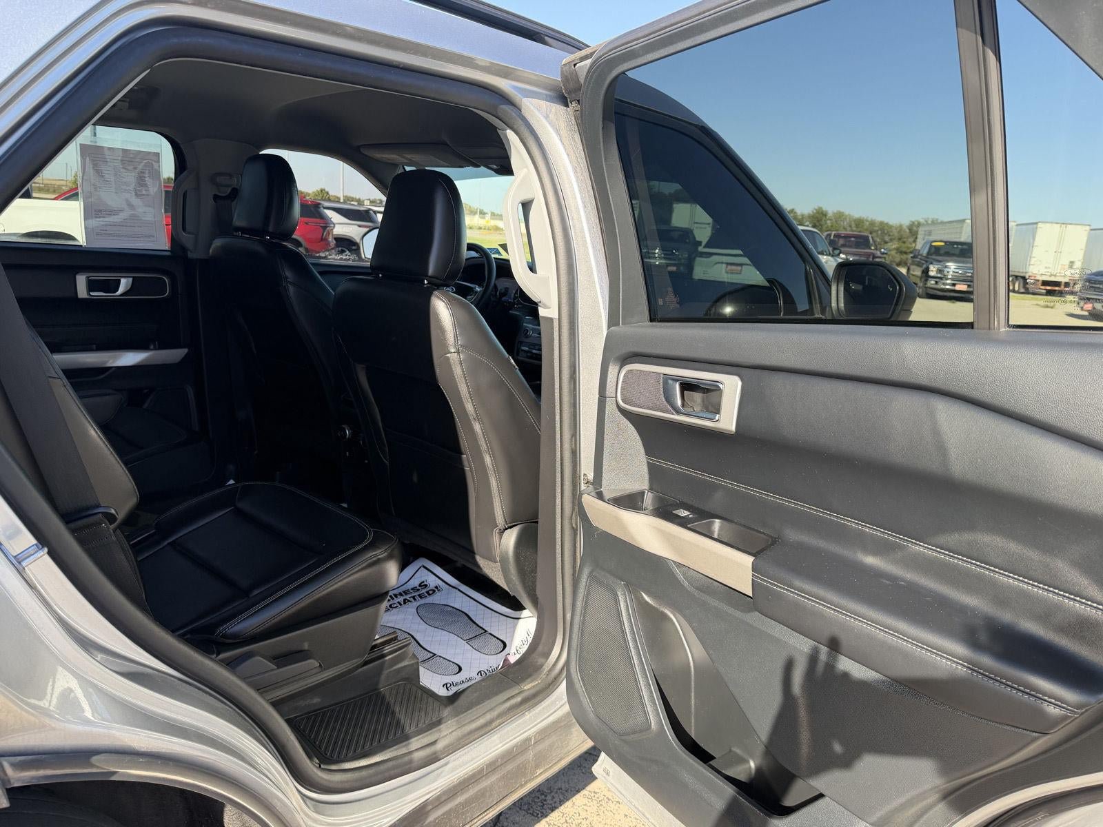 Used 2023 Ford Explorer XLT w/ Equipment Group 202A AWD/4WD image 13