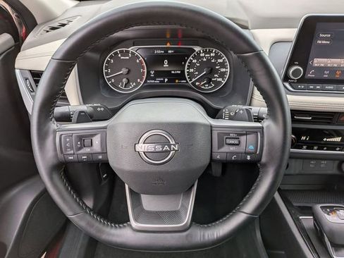 Used 2025 Nissan Rogue SV FWD image 18