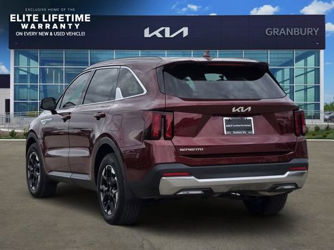 Certified 2025 Kia Sorento S FWD image 4