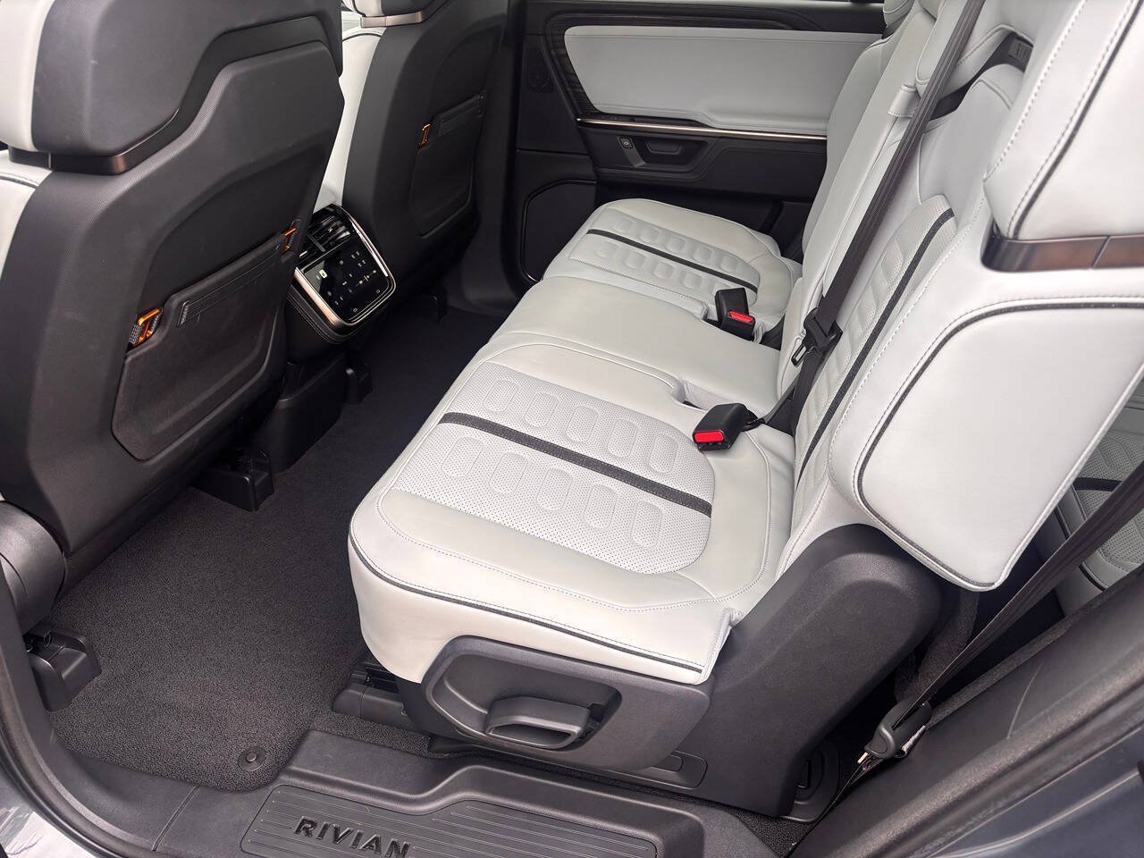 Used 2025 Rivian R1S Adventure Dual AWD/4WD image 12