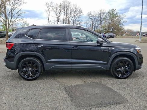 Certified 2024 Volkswagen Taos SE w/ Panoramic Sunroof Package image 12