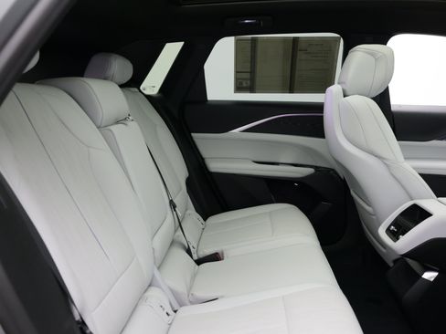 Used 2024 Cadillac Lyriq Luxury RWD image 35