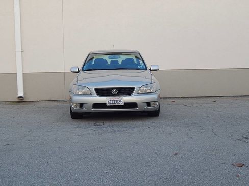 Used 2002 Lexus IS 300 image 8