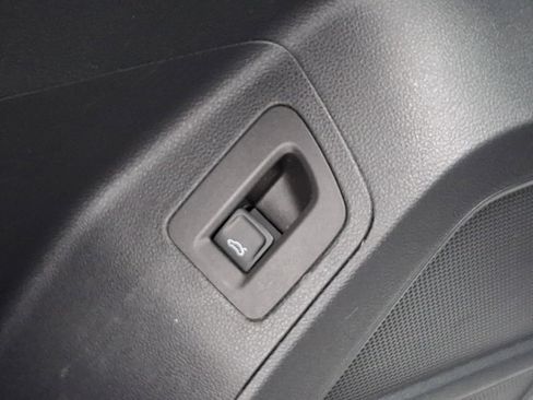 Certified 2023 Volkswagen Atlas SE image 28