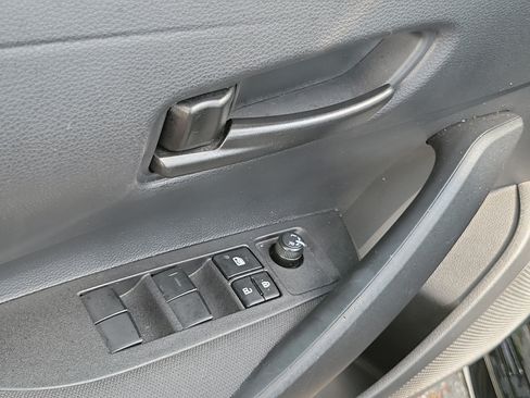 Used 2025 Toyota Corolla LE FWD image 16