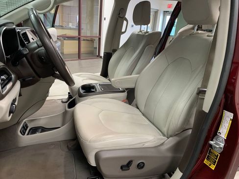 Certified 2021 Chrysler Pacifica Touring-L w/ Uconnect Theater Family Group FWD image 15