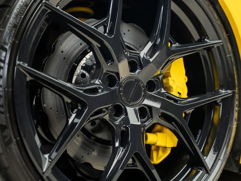 Used 2021 Audi R8 V10 w/ Premium Package image 6