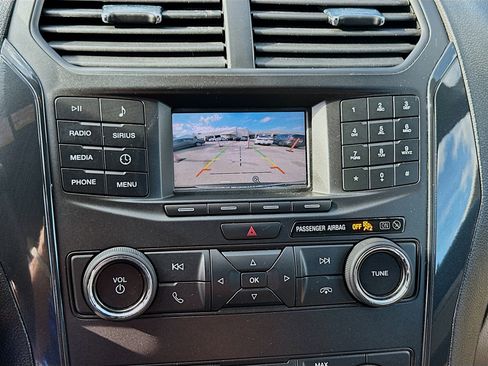 Used 2019 Ford Explorer FWD image 13