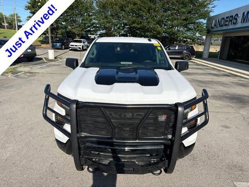 Used 2024 Chevrolet Silverado 1500 Custom Trail Boss w/ Dark Appearance Package AWD/4WD image 9