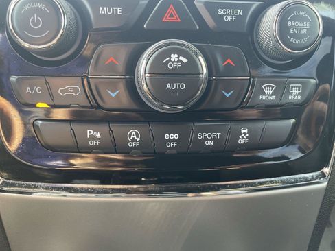 Used 2021 Jeep Grand Cherokee Limited w/ Sun & Sound Group AWD/4WD image 34