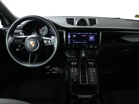 Used 2025 Porsche Macan AWD/4WD image 16