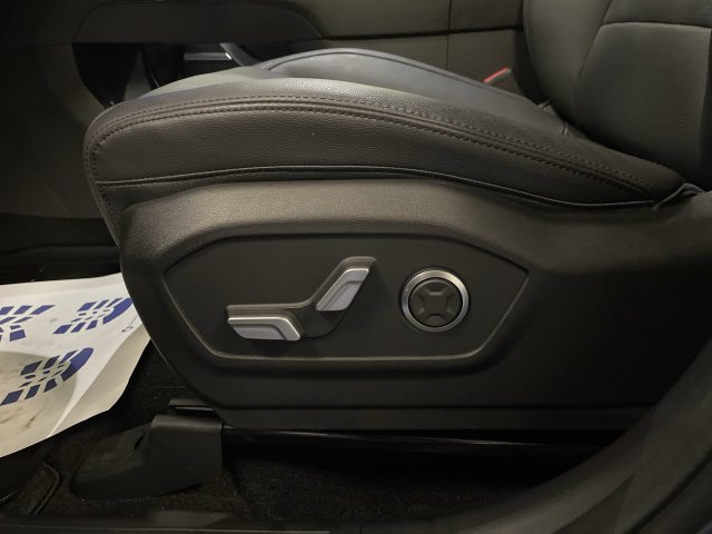 Used 2025 Hyundai Santa Fe Limited AWD/4WD image 12