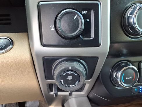 Used 2020 Ford F150 Lariat w/ Max Trailer Tow Package RWD image 27