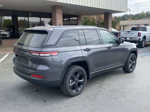 Used 2025 Jeep Grand Cherokee Altitude image 5