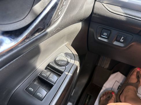 Used 2017 GMC Acadia SLT AWD/4WD image 30