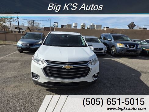 Used 2019 Chevrolet Traverse LT image 2