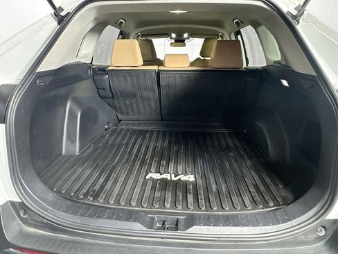 Used 2022 Toyota RAV4 LE image 30