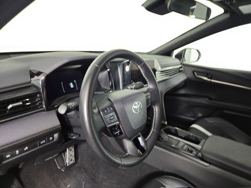 Used 2025 Toyota Camry SE FWD image 14