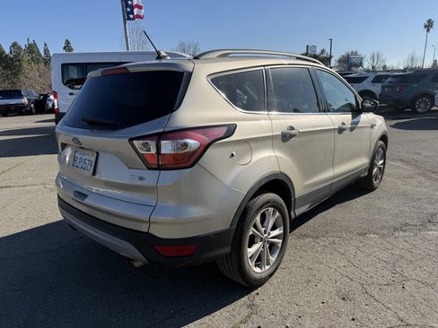 Used 2018 Ford Escape SE w/ SE Sync 3 Package image 5