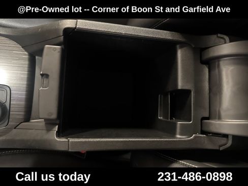 Used 2017 GMC Acadia SLT AWD/4WD image 26
